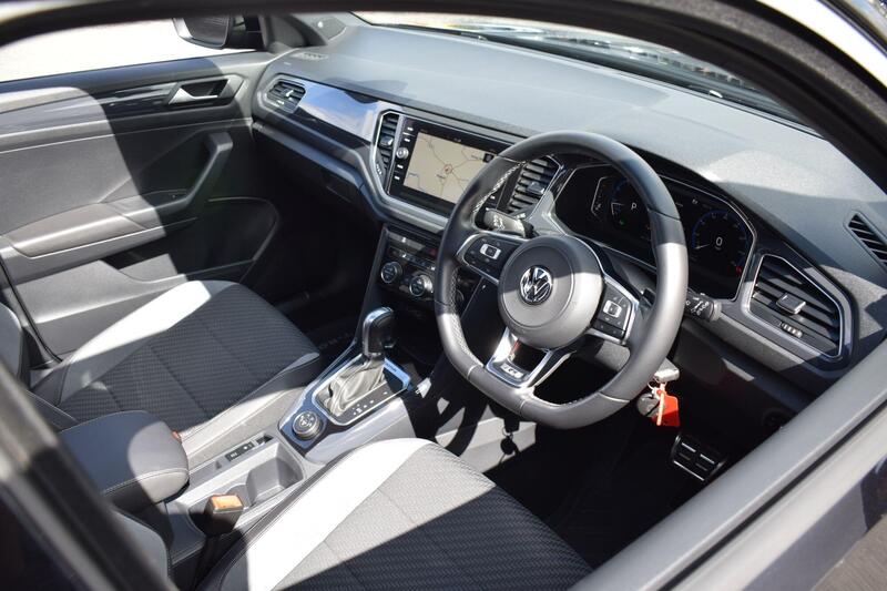 Volkswagen T-Roc view 3