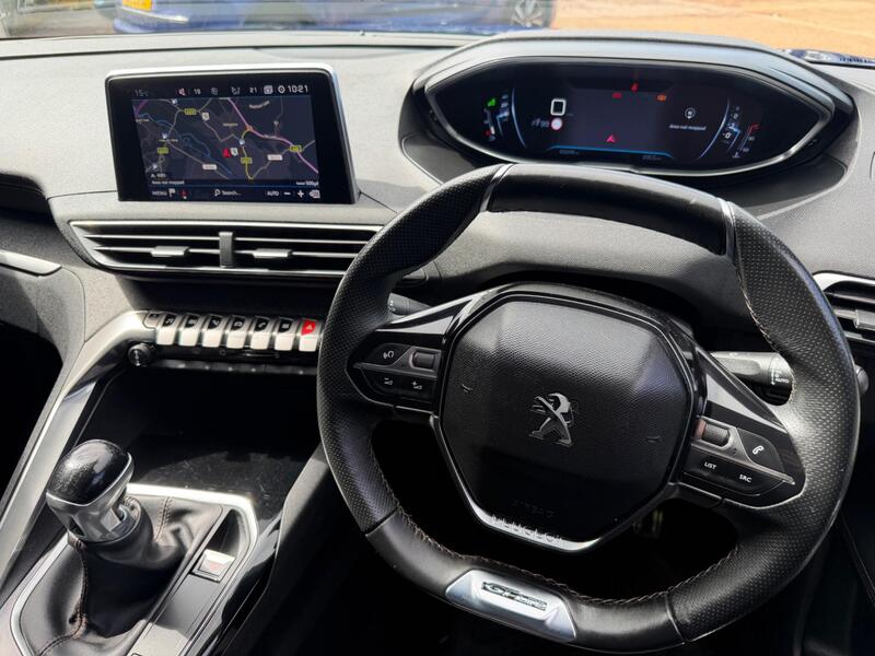 Peugeot 3008 view 2