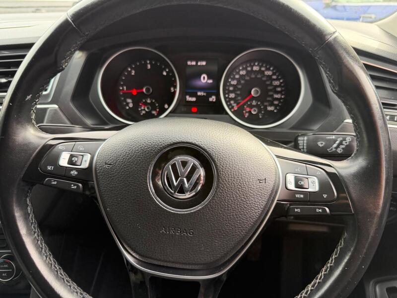 Volkswagen Tiguan Allspace view 3