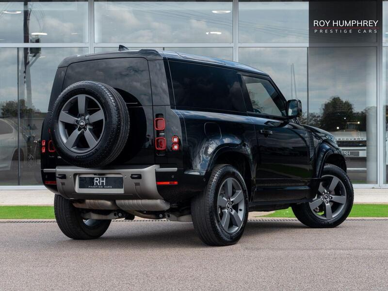 Land Rover Defender 90 view 2