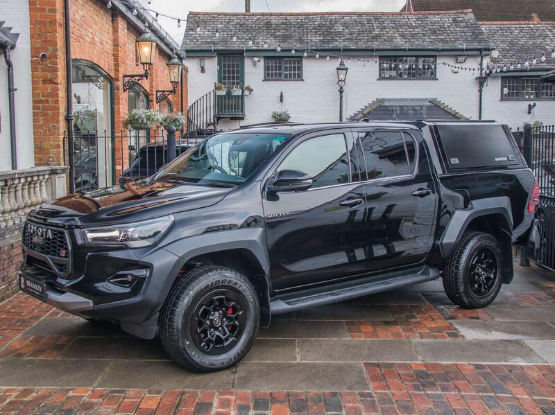 Toyota Hilux view 6