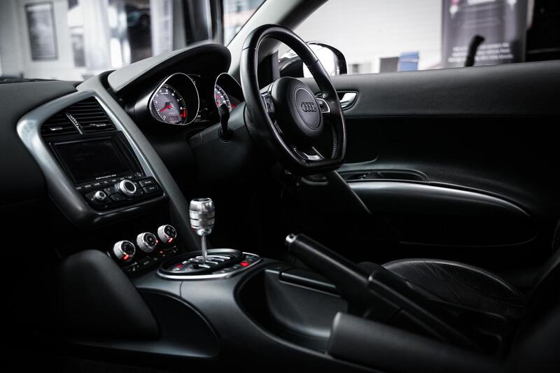 Audi R8 view 3