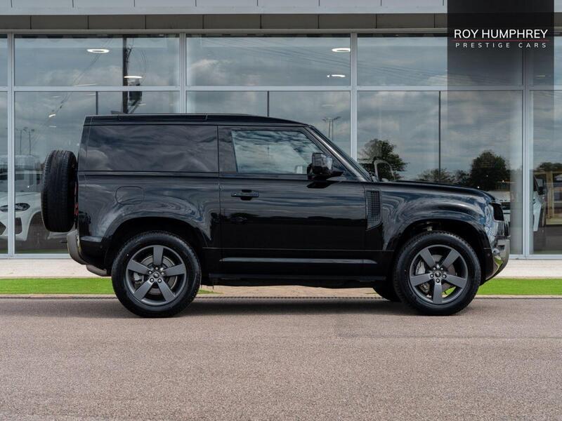 Land Rover Defender 90 view 5