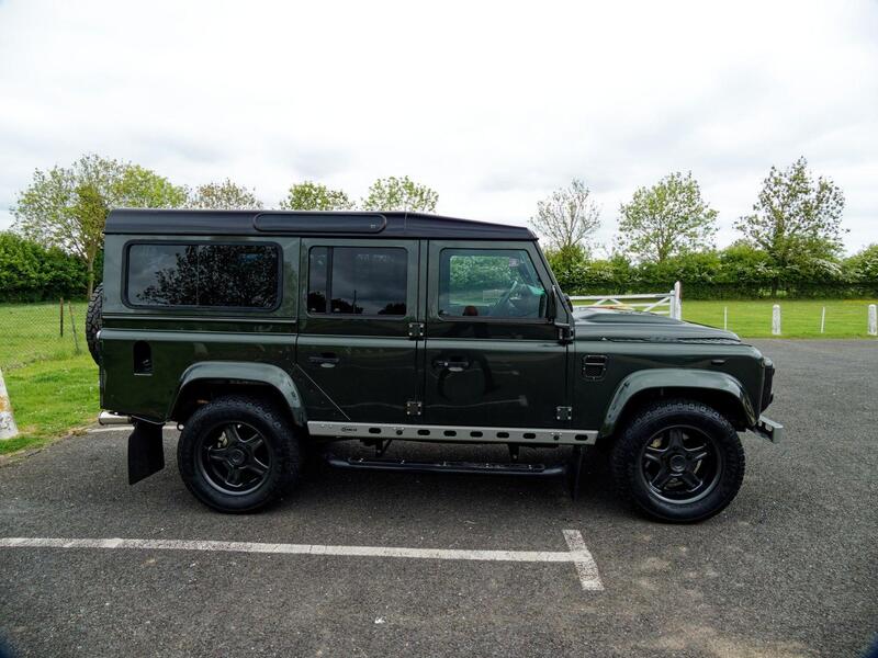 Land Rover Defender view 28