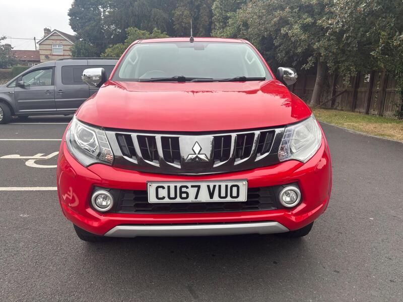 Mitsubishi L200 view 2