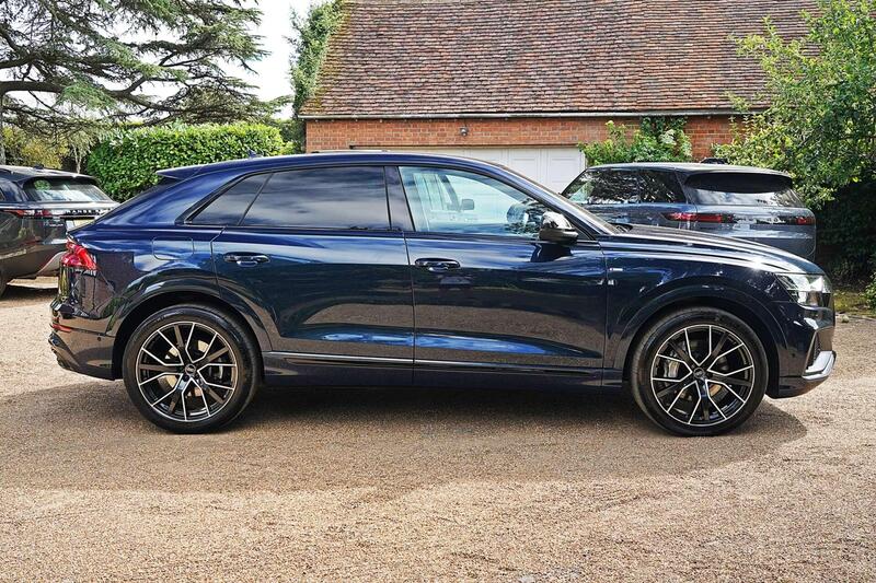 Audi Q8 view 7