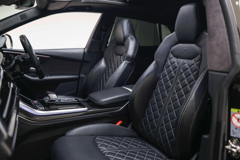 Audi SQ8 view 3