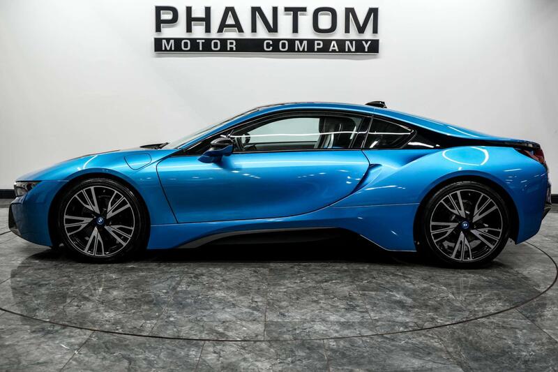 BMW I8 view 3