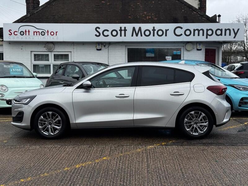 Ford Focus view 4
