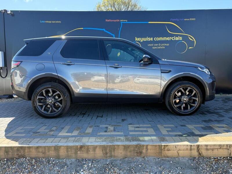 Land Rover Discovery Sport view 6