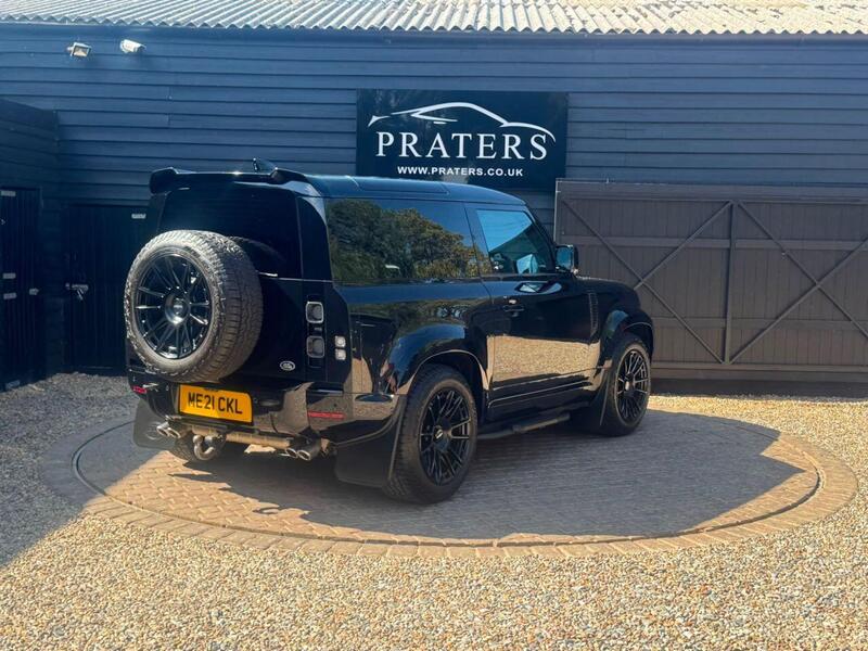 Land Rover Defender 90 view 7