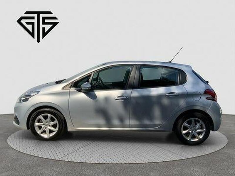 Peugeot 208 view 6