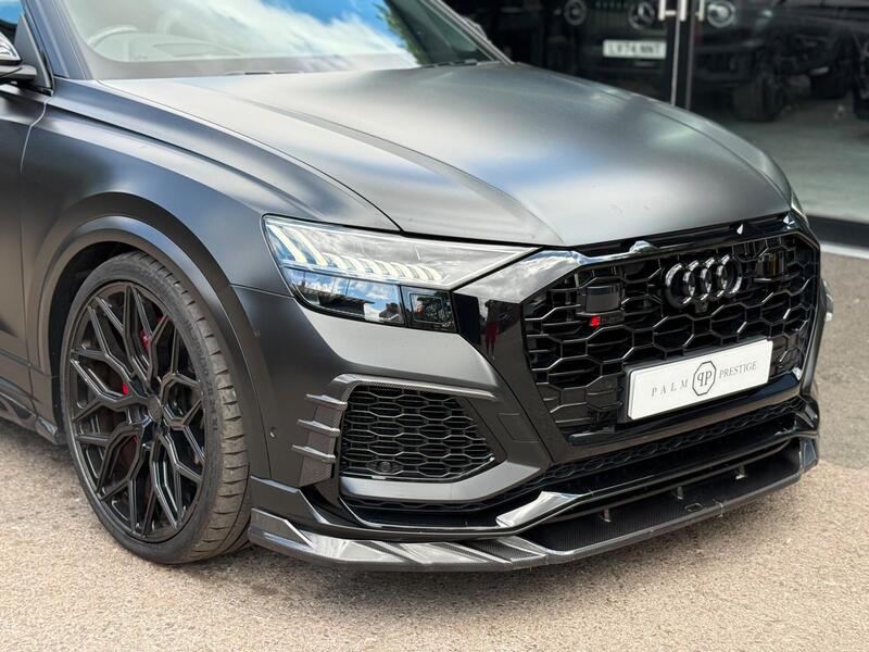 Audi RS Q8 view 4