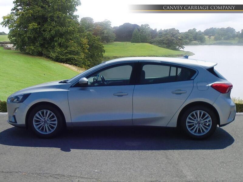 Ford Focus view 6