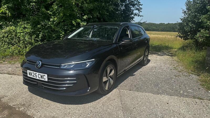 2025 Volkswagen Passat — photo 3