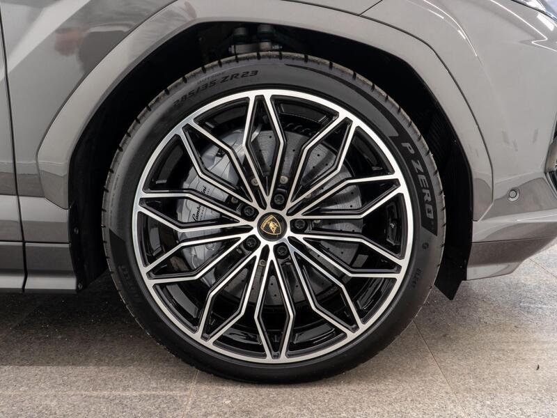 Lamborghini Urus view 2