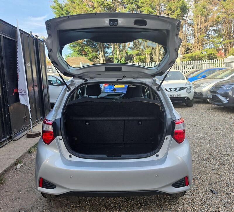 Toyota Yaris 1.5 VVT-h Icon Tech E-CVT Euro 6 (s/s) 5dr thumbnail 41