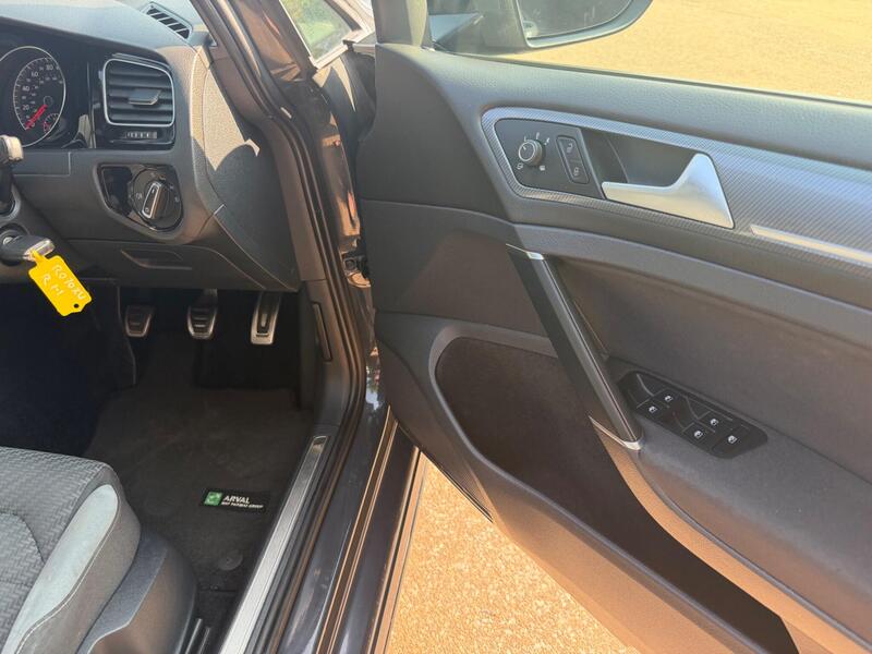 Volkswagen Golf view 5