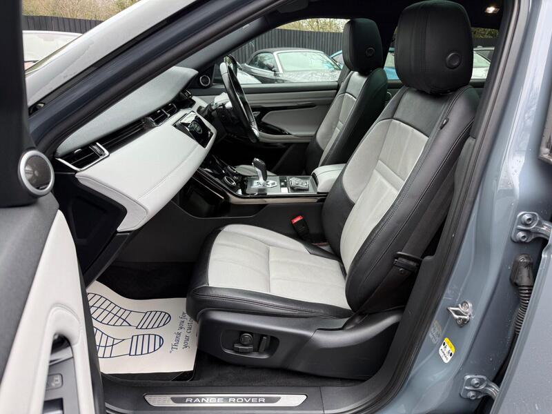Land Rover Range Rover Evoque view 3