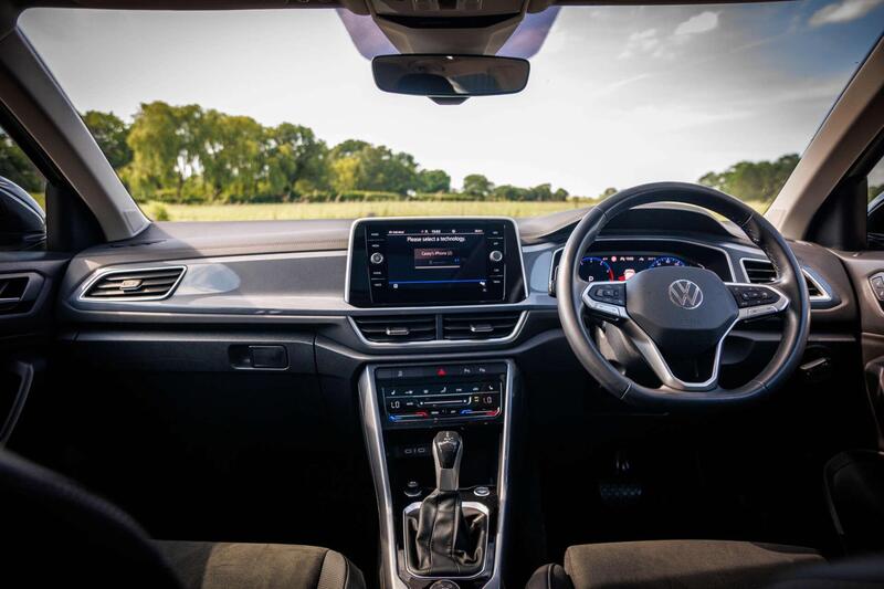 Volkswagen T-Roc view 3