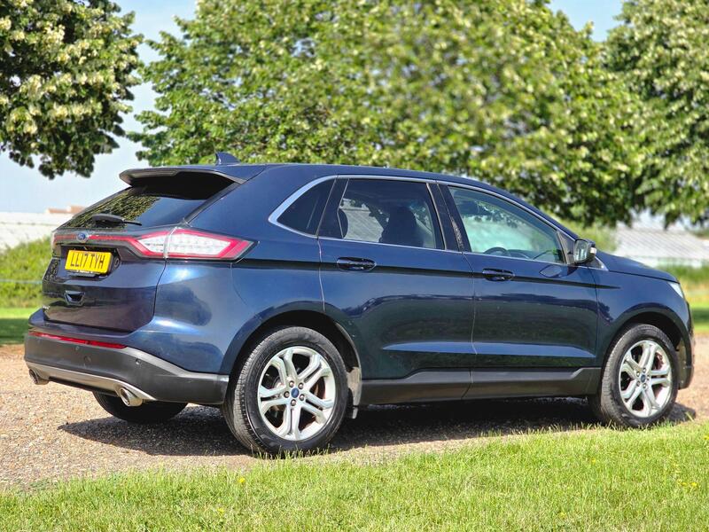 Ford Edge view 4