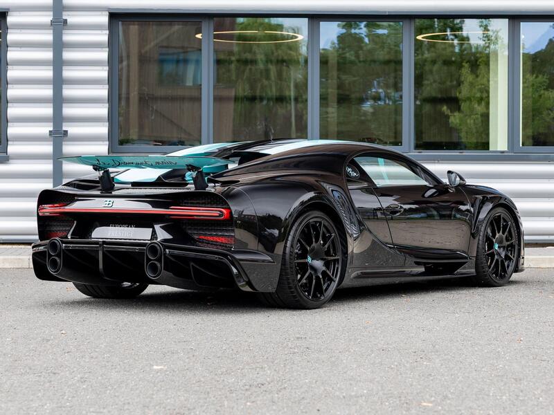 Bugatti Chiron view 3