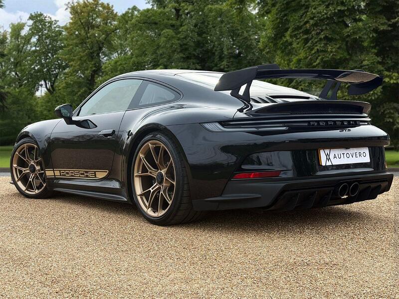Porsche 911 view 7