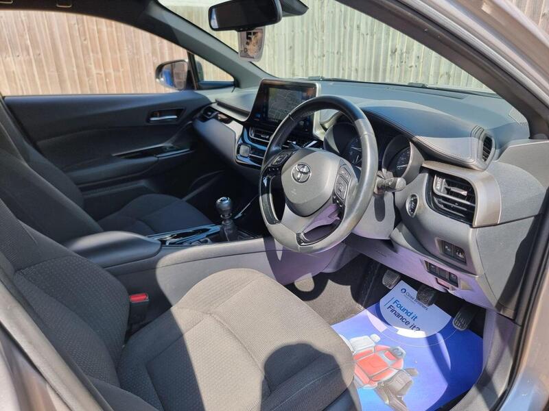 Toyota C-HR view 2