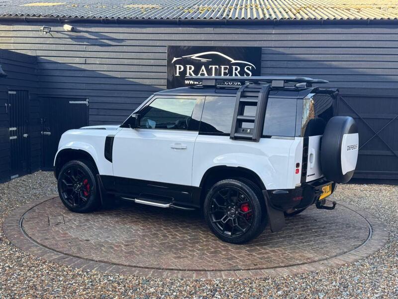 Land Rover Defender 90 view 3