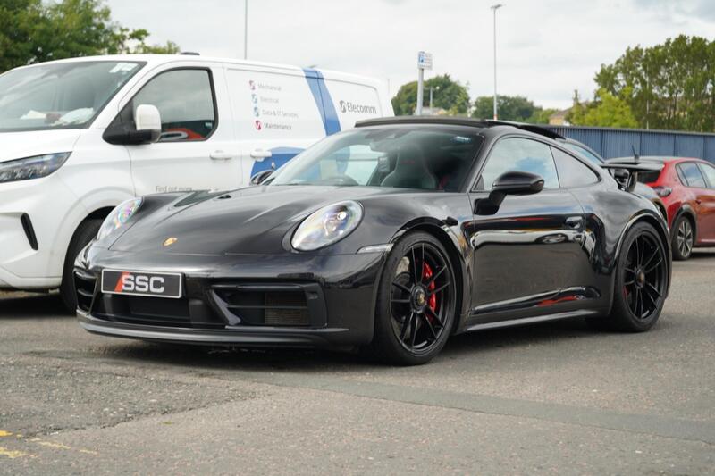Porsche 911 view 7