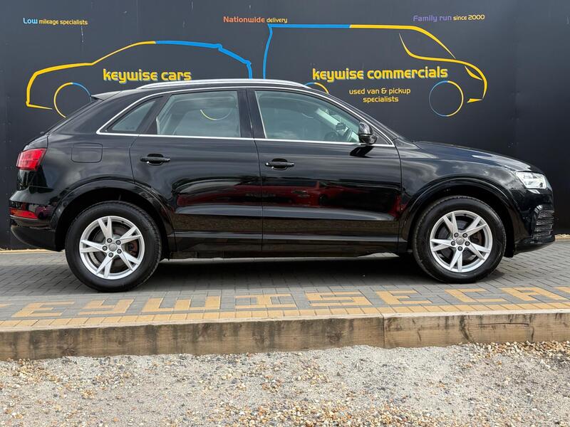 Audi Q3 view 6