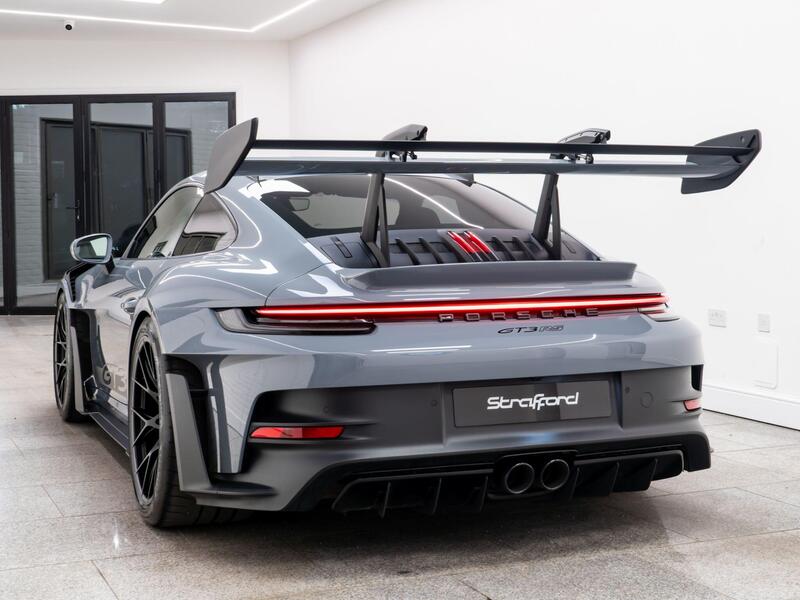 Porsche 911 view 4