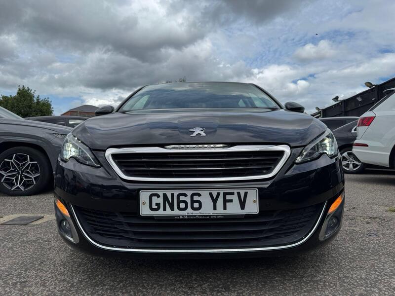 Peugeot 308 view 6