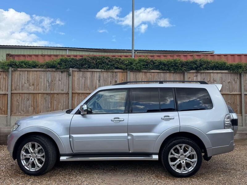 Mitsubishi Shogun view 6