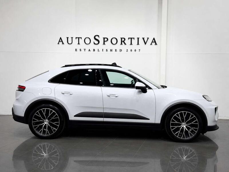 Porsche Macan view 3