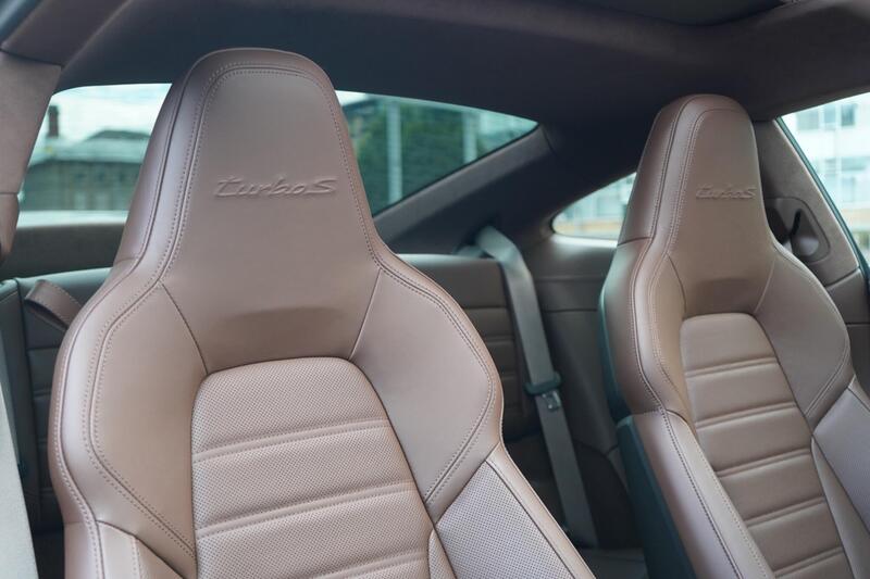 Porsche 911 view 3