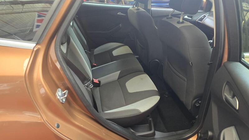 Ford Focus view 6