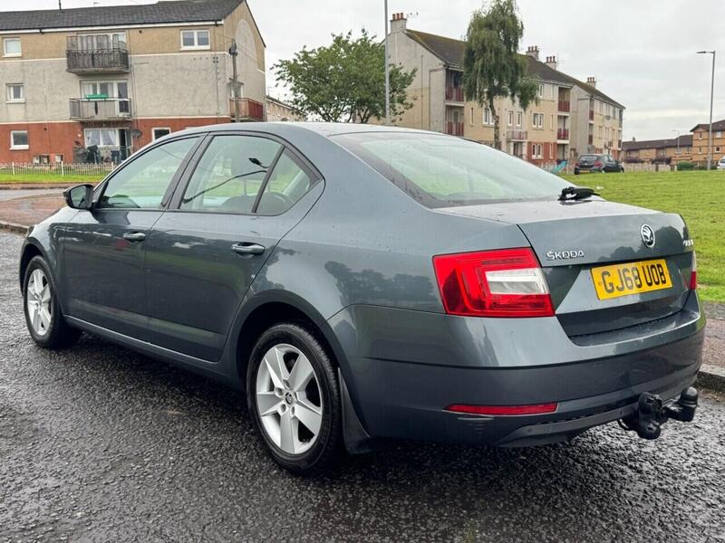 Skoda Octavia view 3