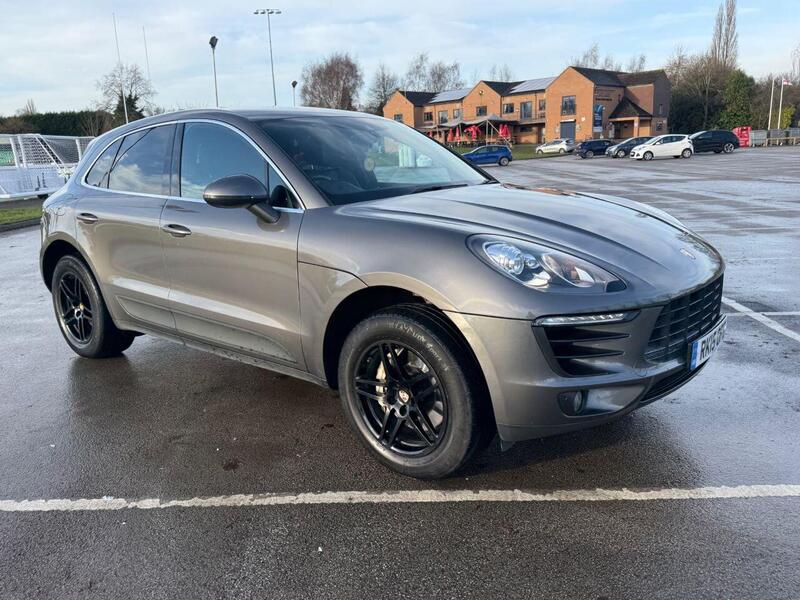 Porsche Macan view 6