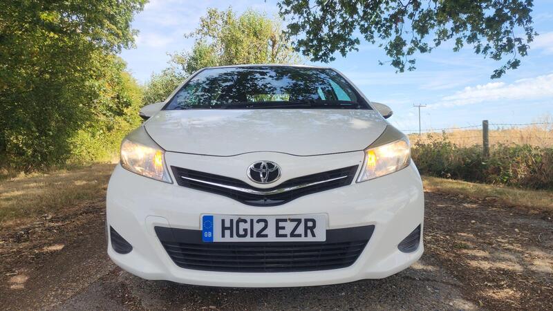 2012 Toyota Yaris — photo 3