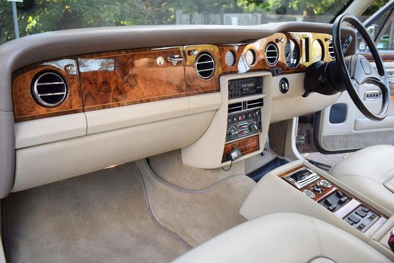 Rolls-Royce Silver Spirit view 3