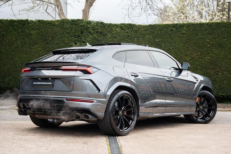 Lamborghini Urus view 7