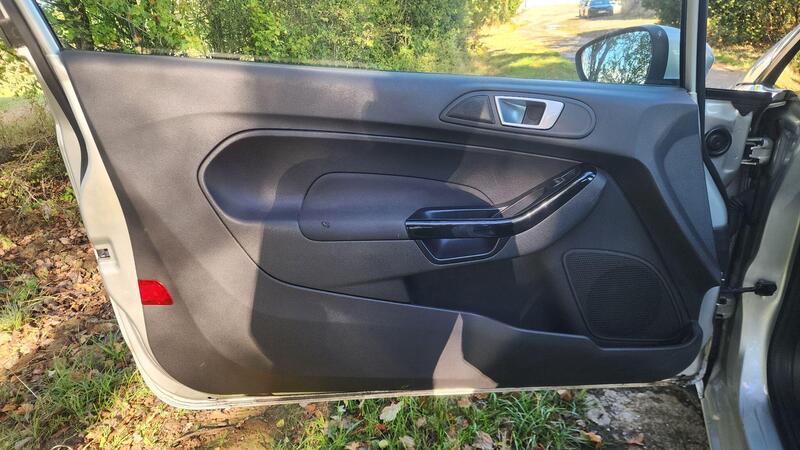 2015 Ford Fiesta — photo 49