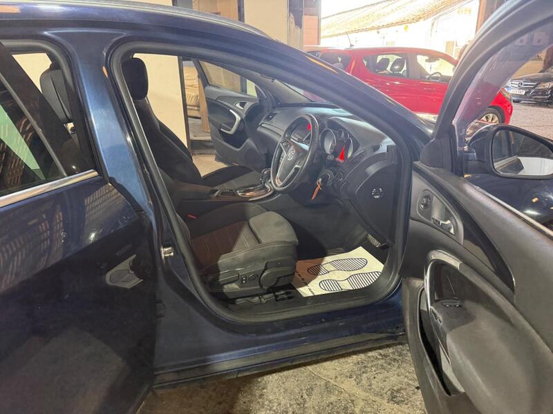2011 Vauxhall Insignia — photo 14