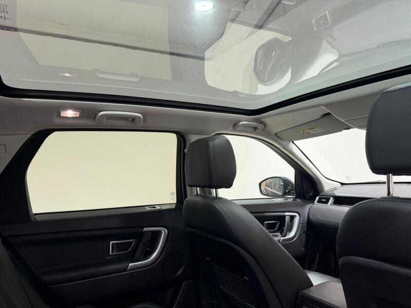 Land Rover Discovery Sport view 5