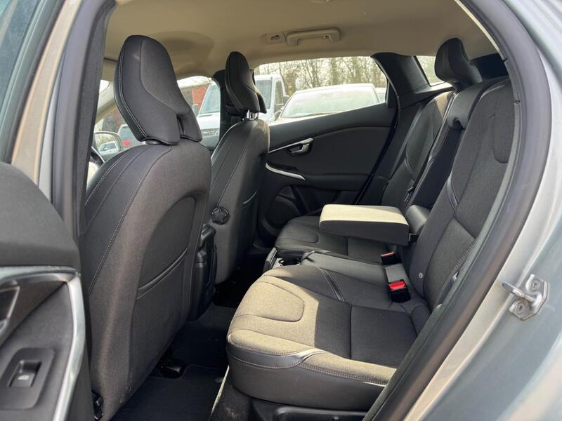 Volvo V40 Cross Country view 10