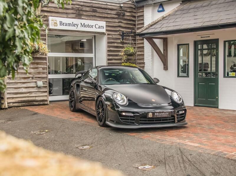 Porsche 911 view 4