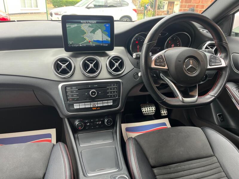 Mercedes-Benz Mercedes-Benz GLA view 3