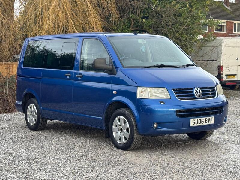Volkswagen Transporter view 3