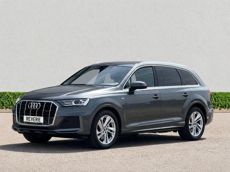 Audi Q7 view 3
